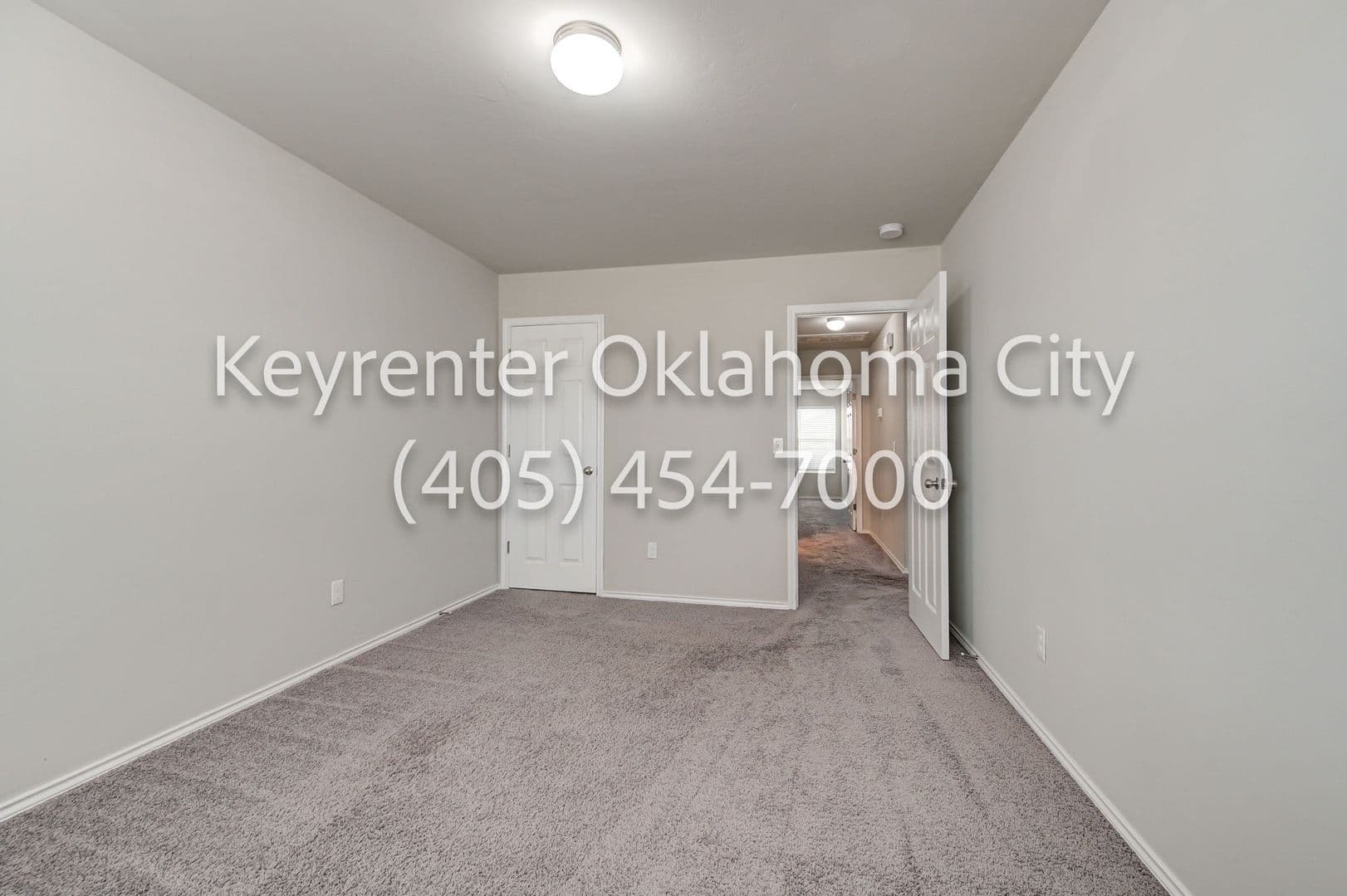 Newcastle House: 316 Karlee Ln
