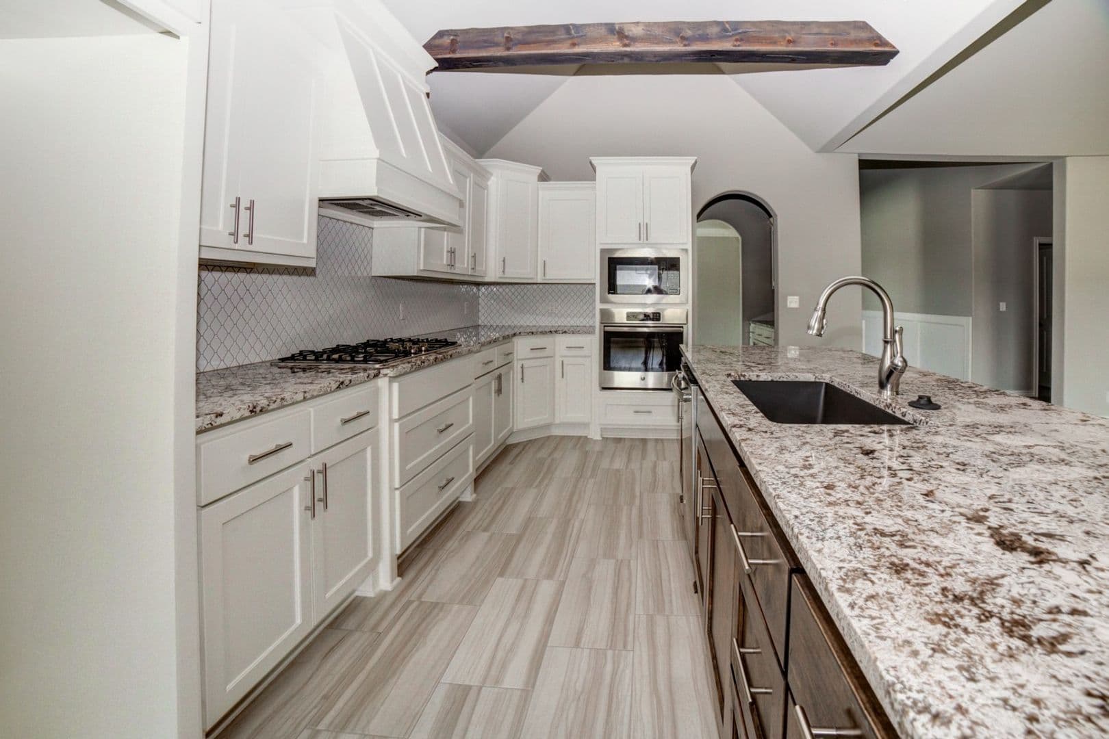 Jenks House: 424 E 129th Pl S