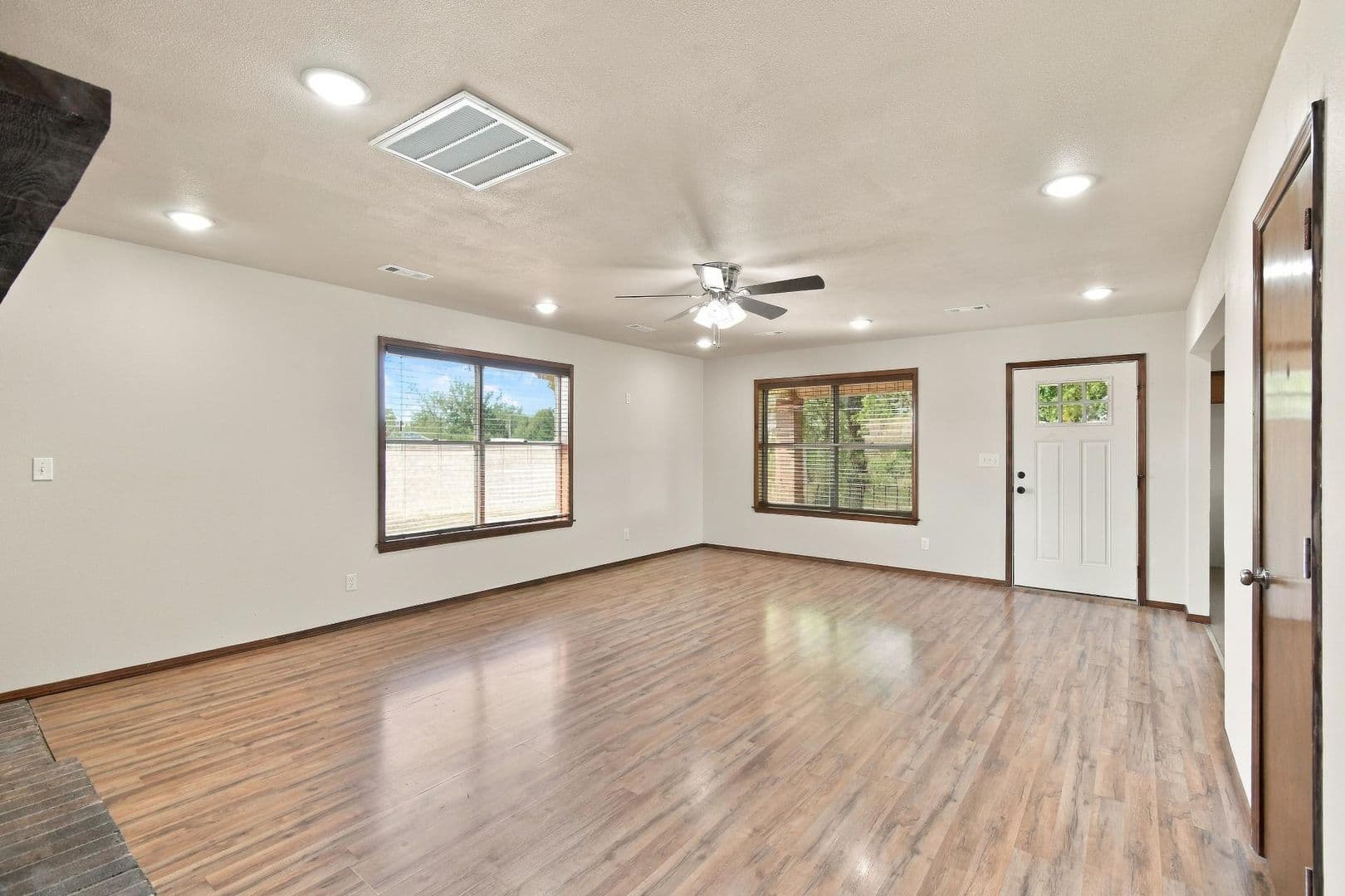 Bentonville House: 13917 Rolling Hills Rd