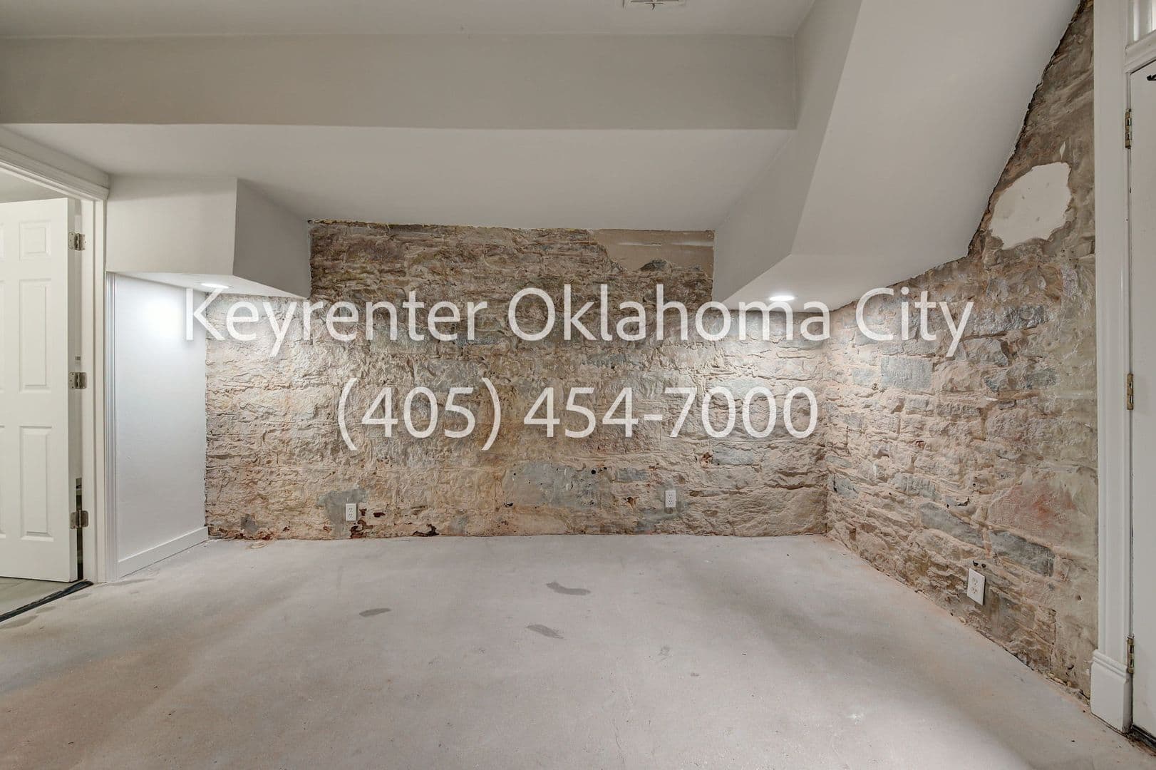 Guthrie Apartment: 116 S 2nd St
