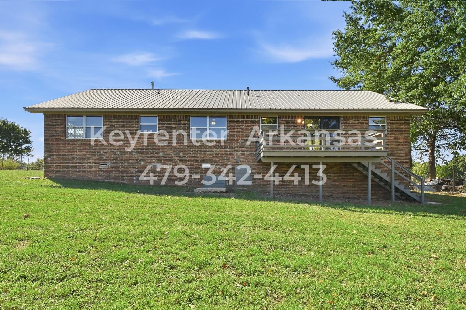 Bentonville House: 13917 Rolling Hills Rd