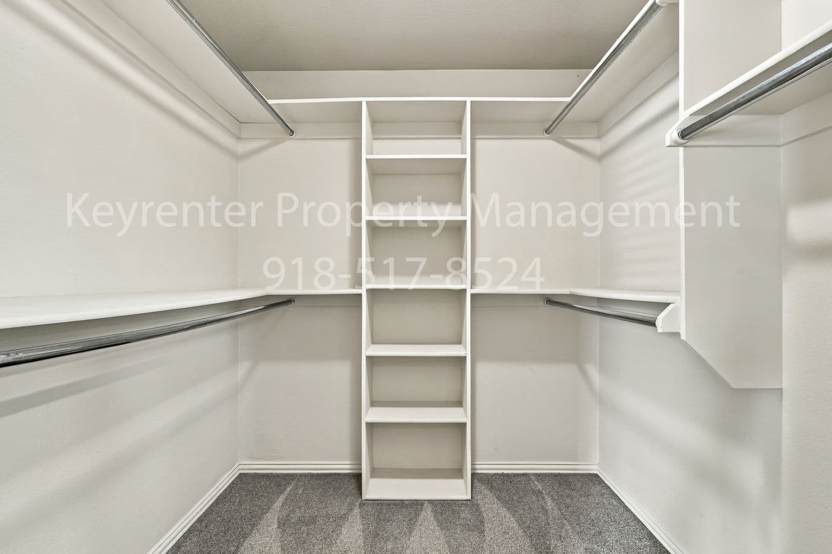 Collinsville House: 2121 W Oak St