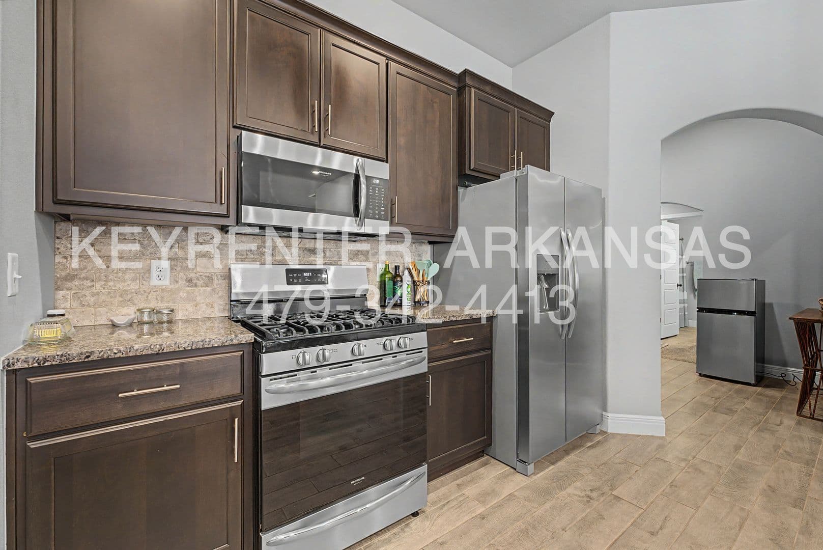 Bentonville House: 6009 NW Silas St