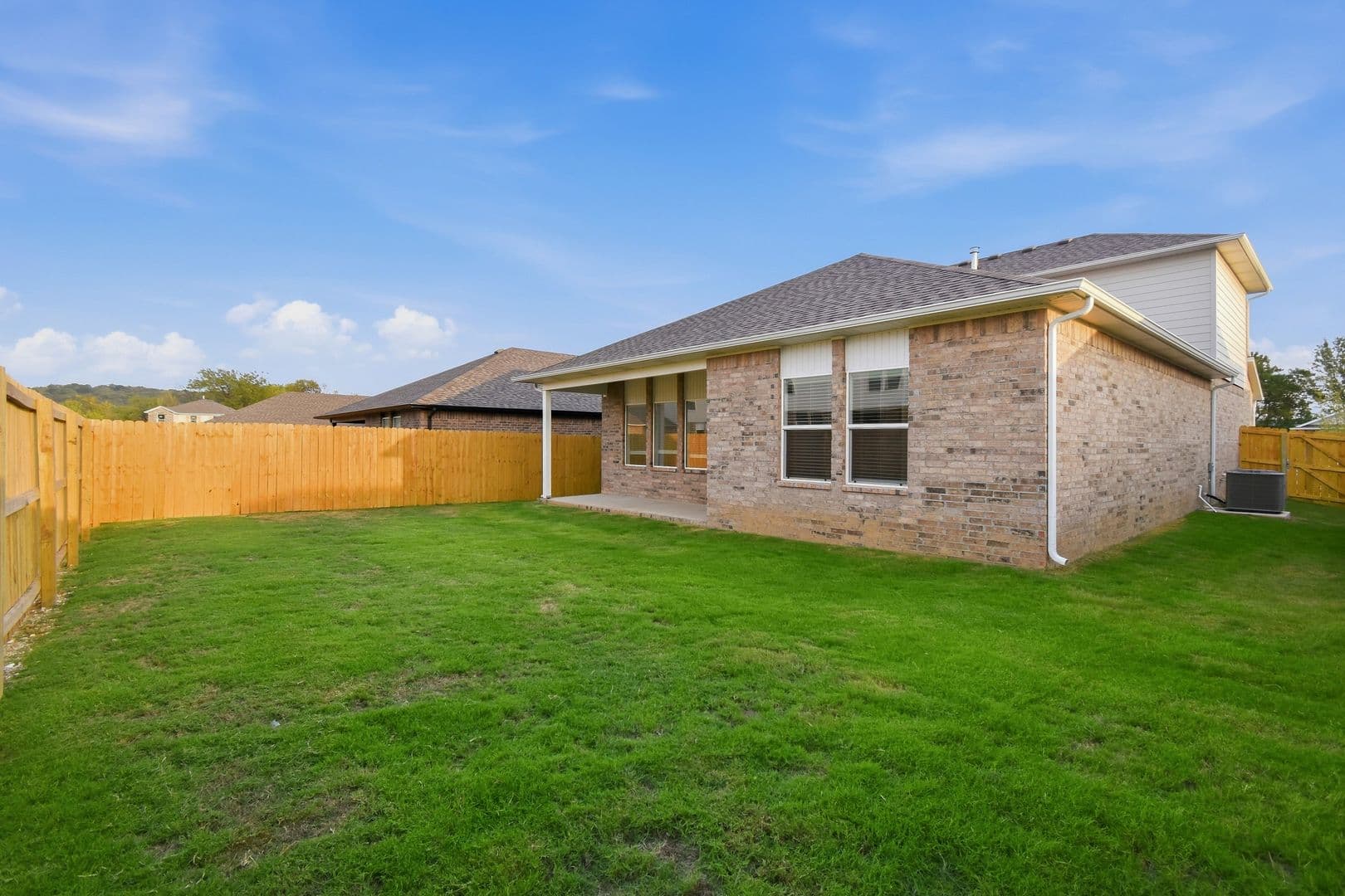 Fayetteville House: 612 S Neon Ave