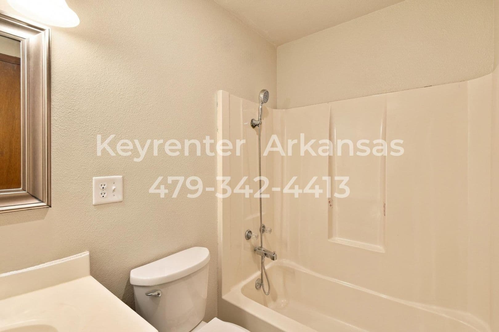 Bentonville House: 13917 Rolling Hills Rd