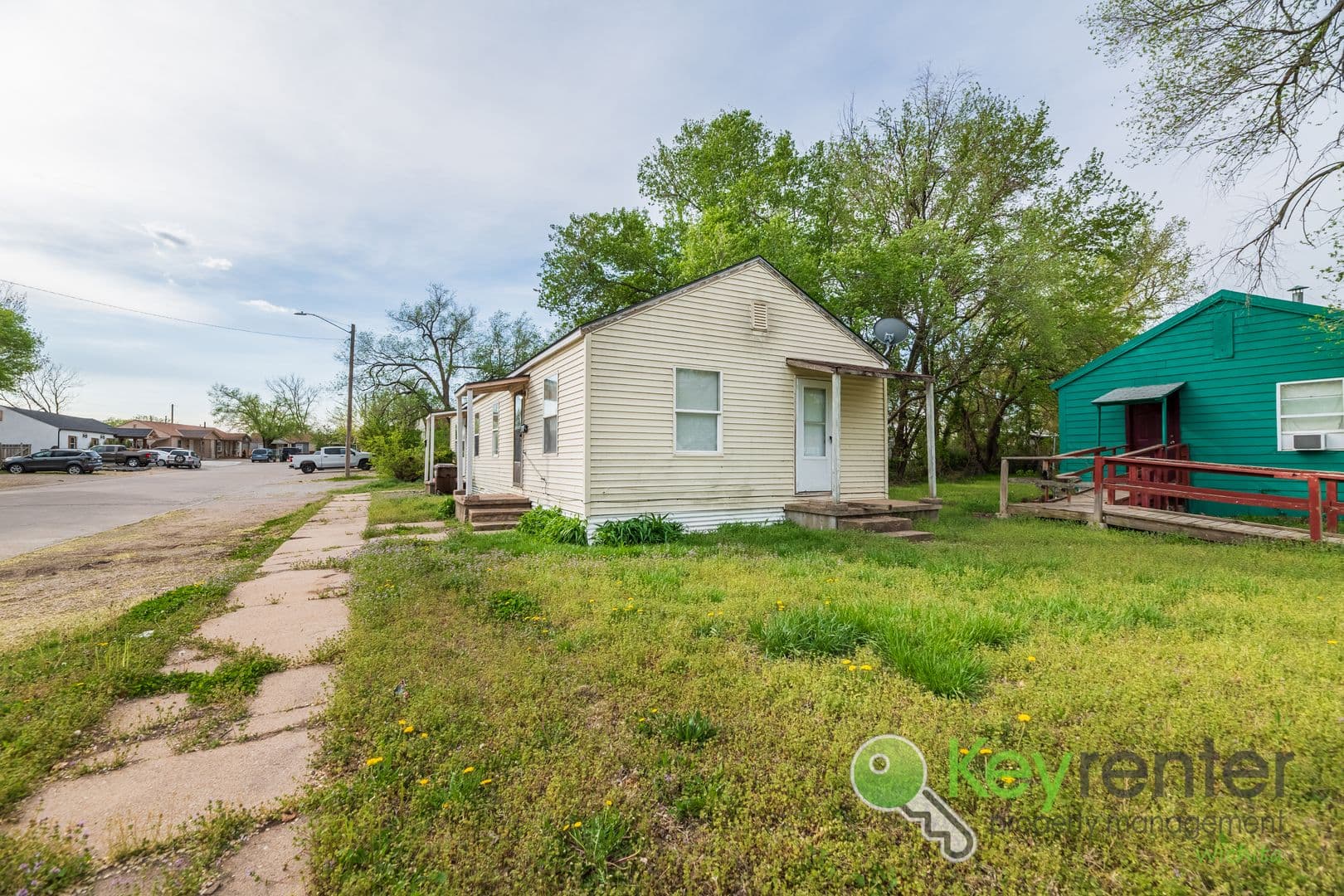 Wichita Apartment: 4301 E Whitney Ln