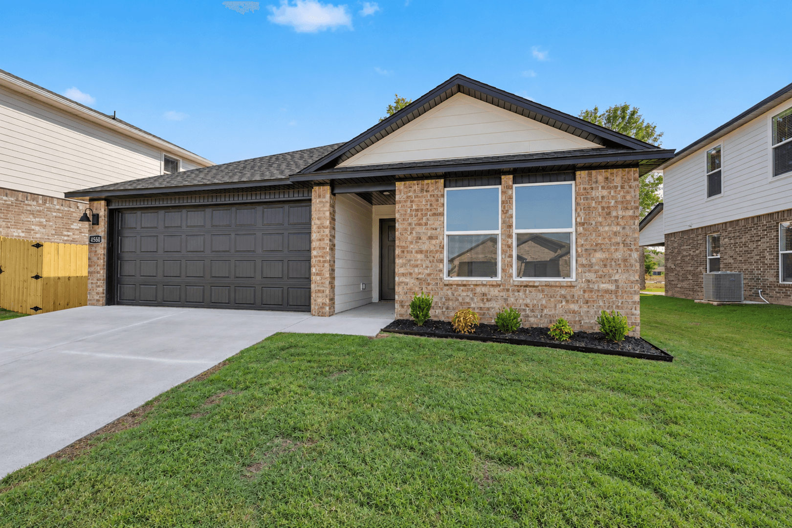 Fayetteville House: 4560 W Triangle St