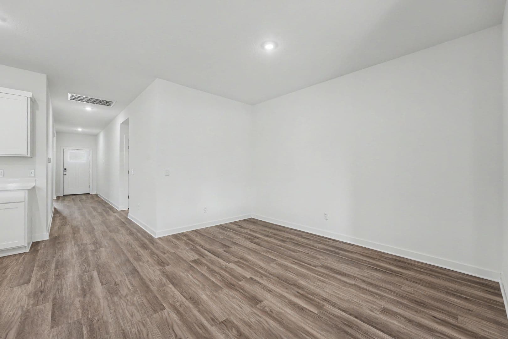 Fayetteville House: 4560 W Triangle St