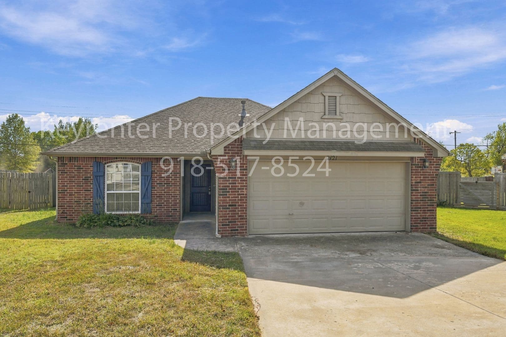 Collinsville House: 2121 W Oak St