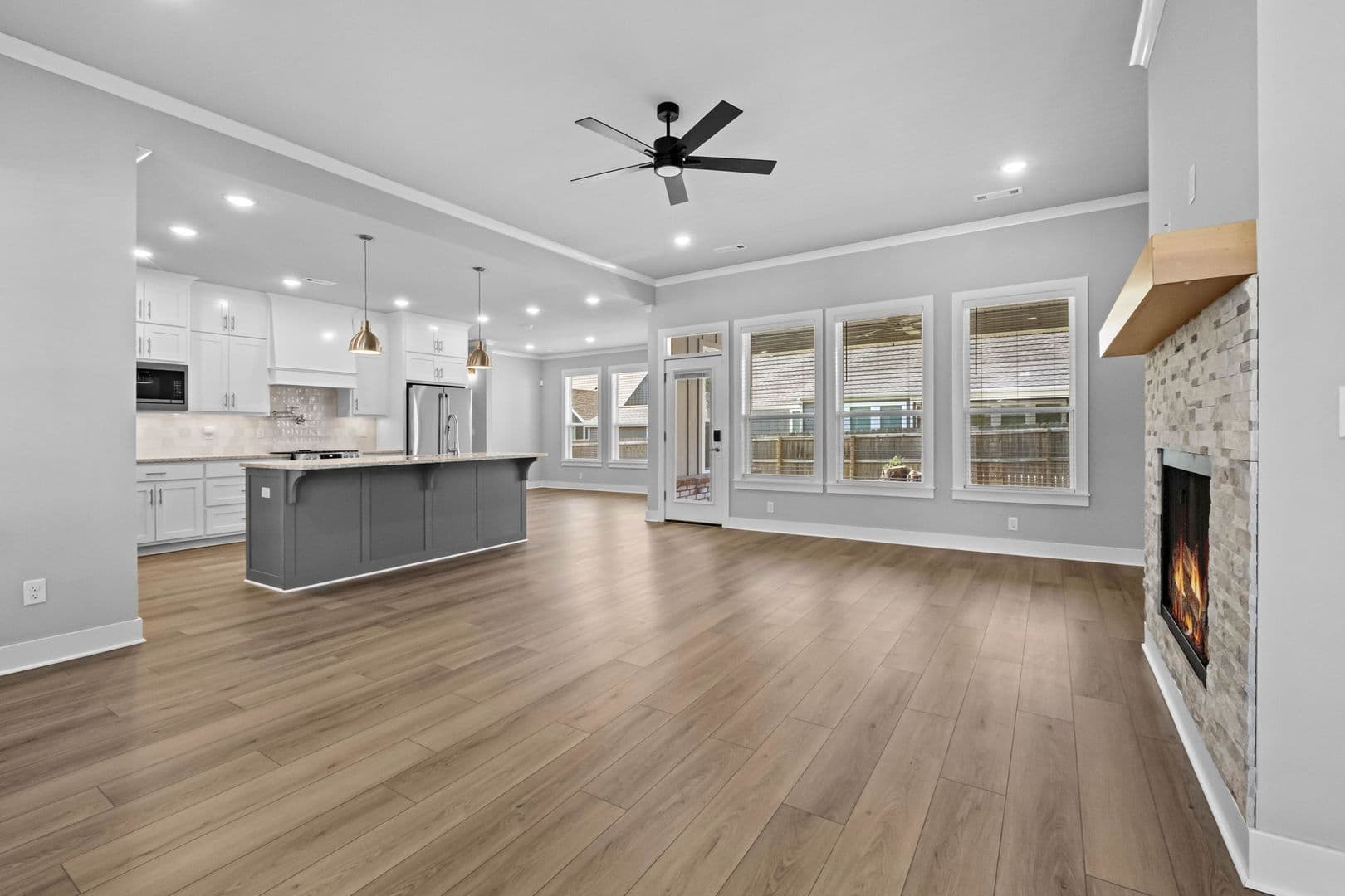 Prairie Grove House: 823 Mueller Way