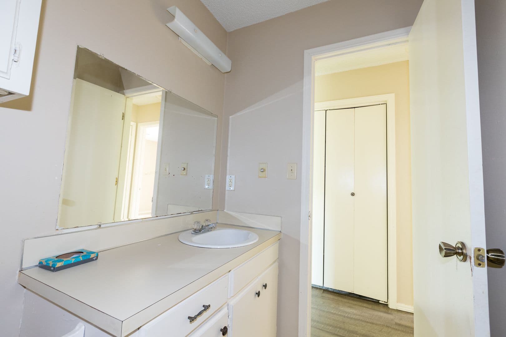Claremore Apartment: 1421 W Lillian St