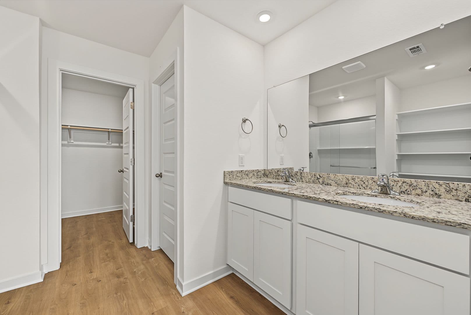 Prairie Grove House: 560 Raegan St