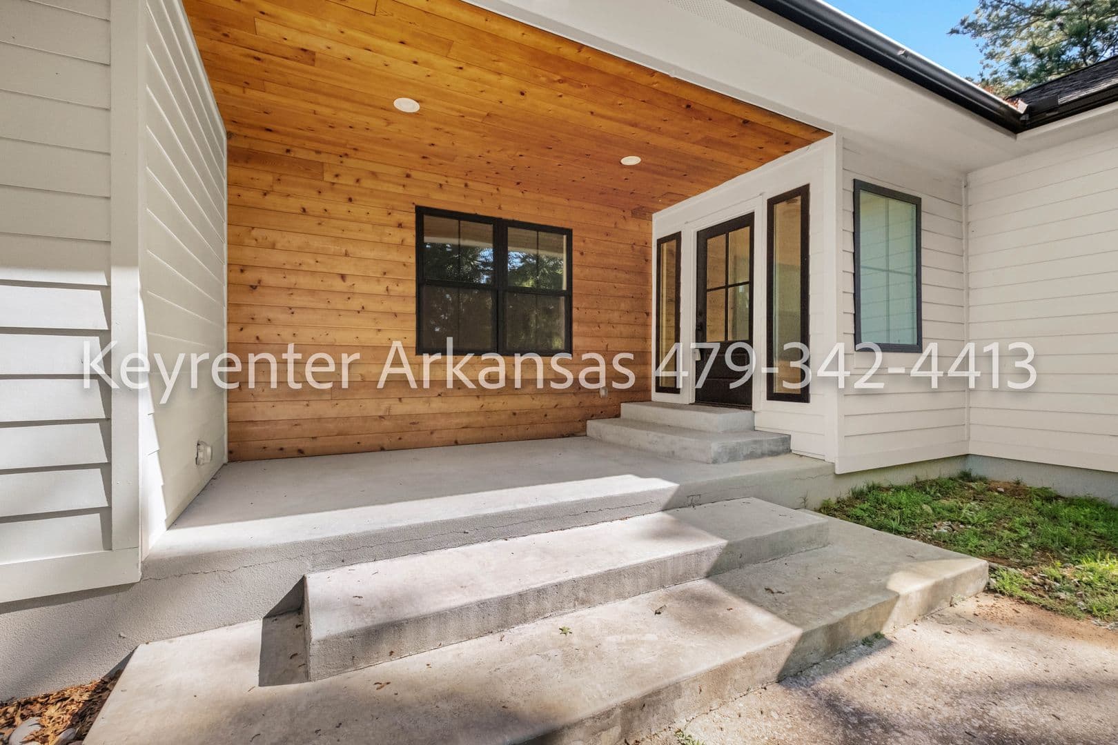 Fayetteville House: 4480 E Trough Spring Rd