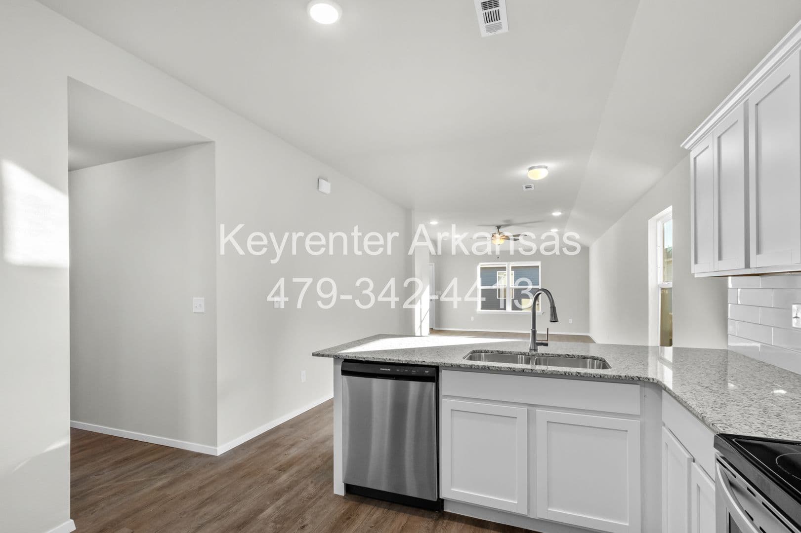 Fayetteville House: 846 E Sparrow Way