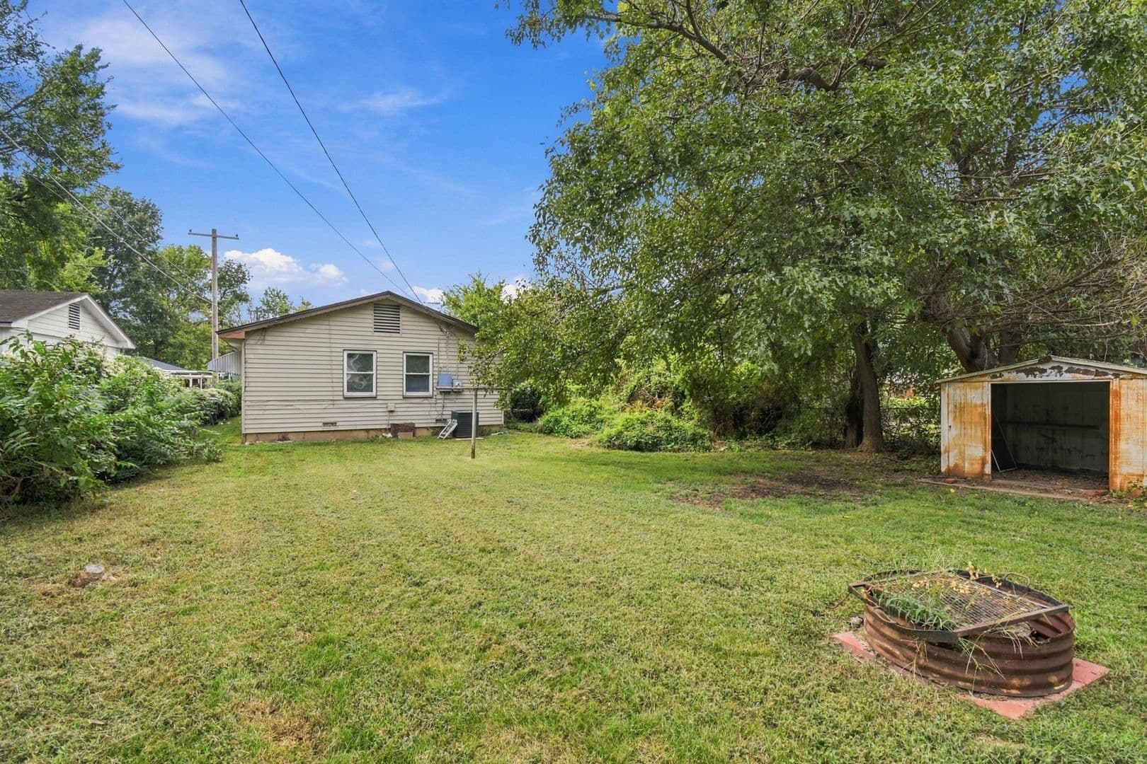 Bartlesville House: 504 SE Elmhurst Ave