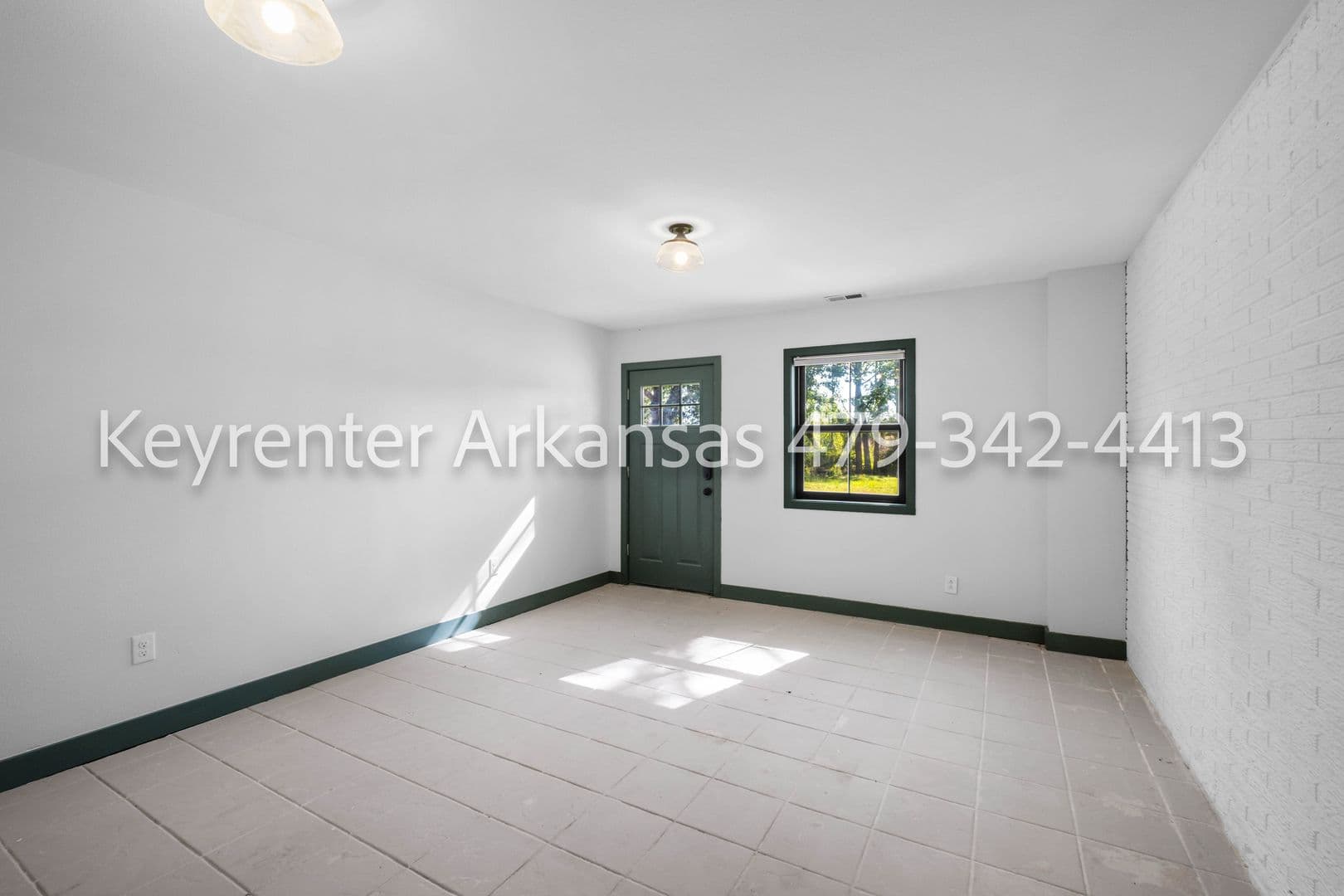 Fayetteville House: 4480 E Trough Spring Rd