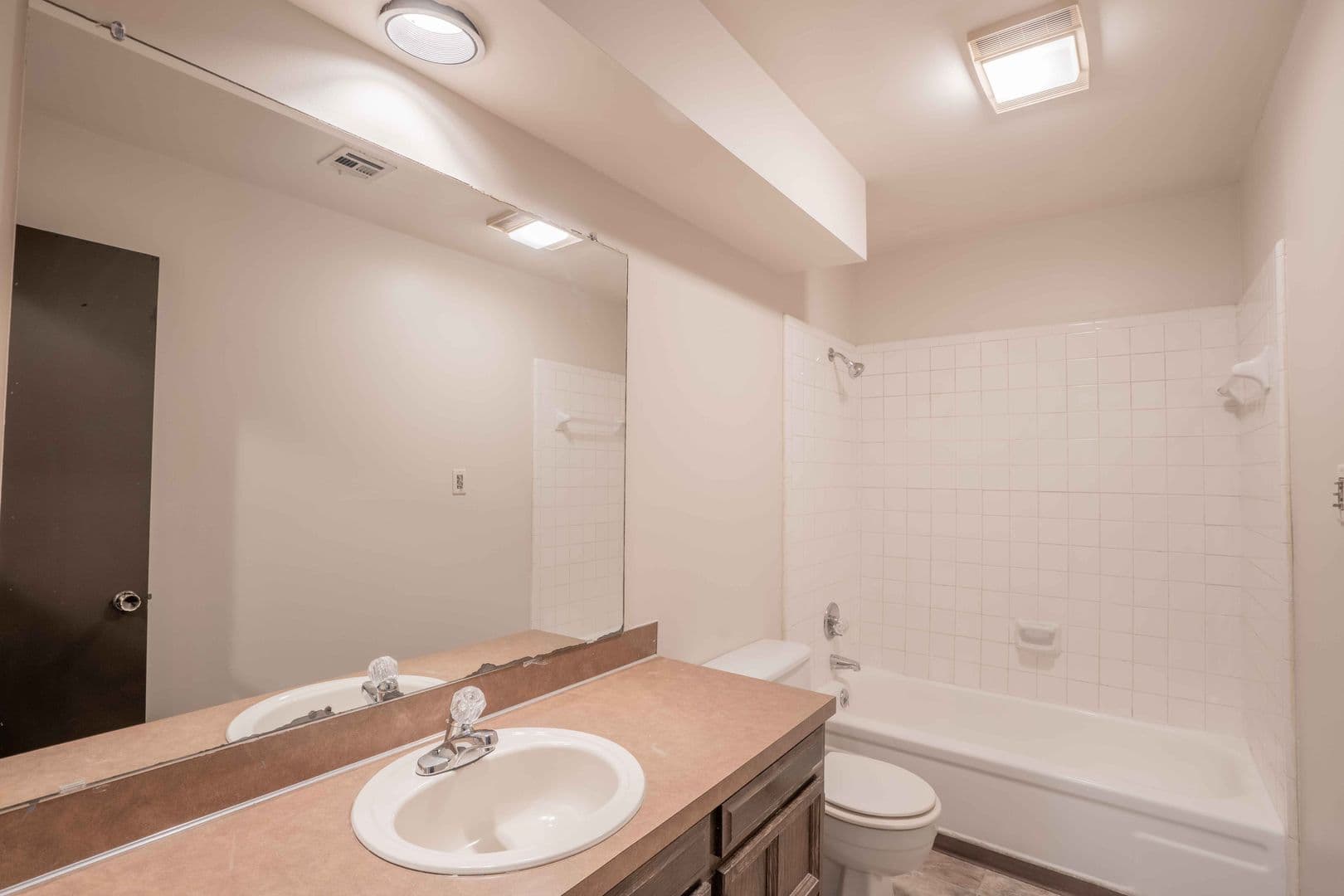 Broken Arrow Apartment: 2321 W Galveston St