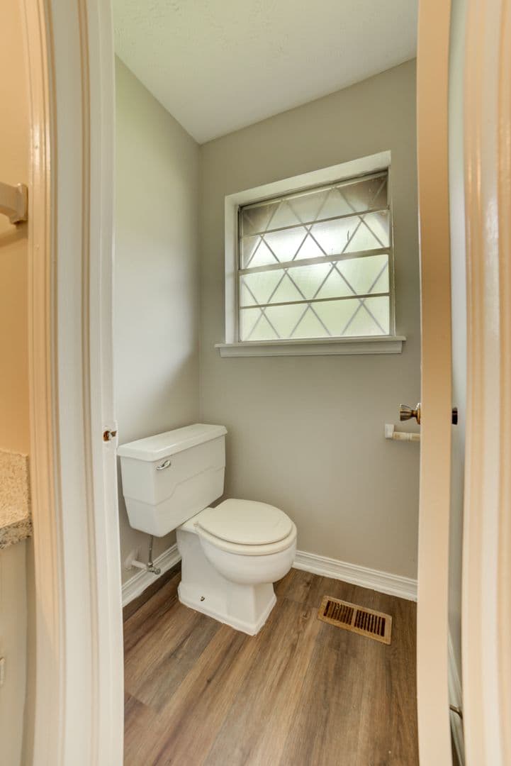 Claremore House: 1109 W 14th Pl