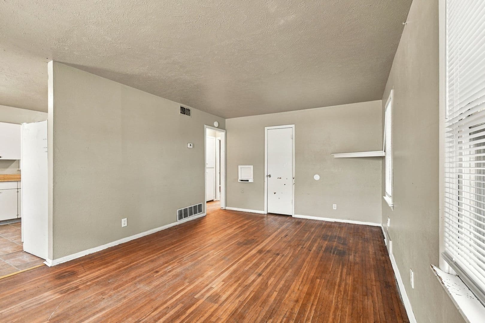 Bartlesville House: 504 SE Elmhurst Ave