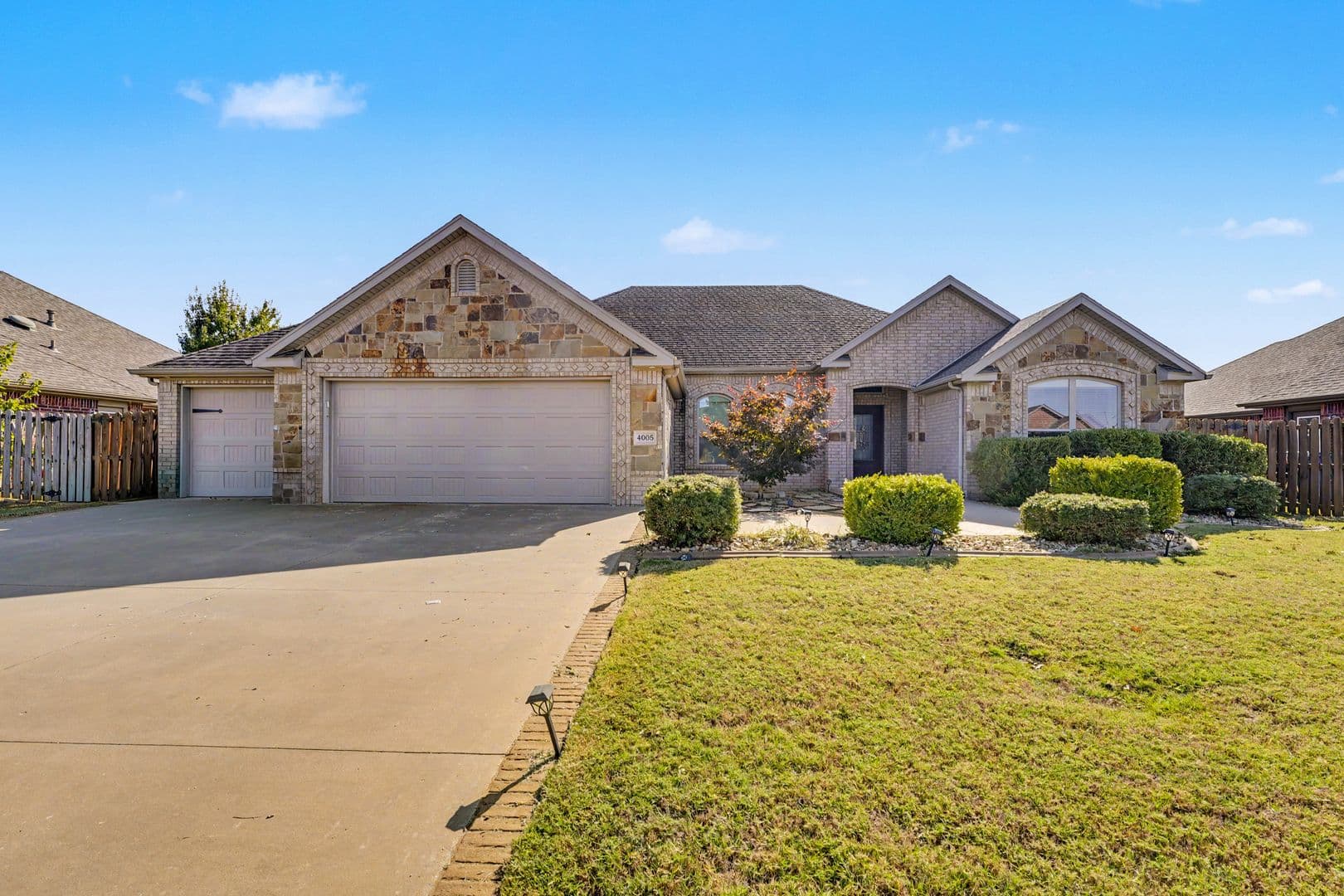 Bentonville House: 4005 SW Grace Farms Rd
