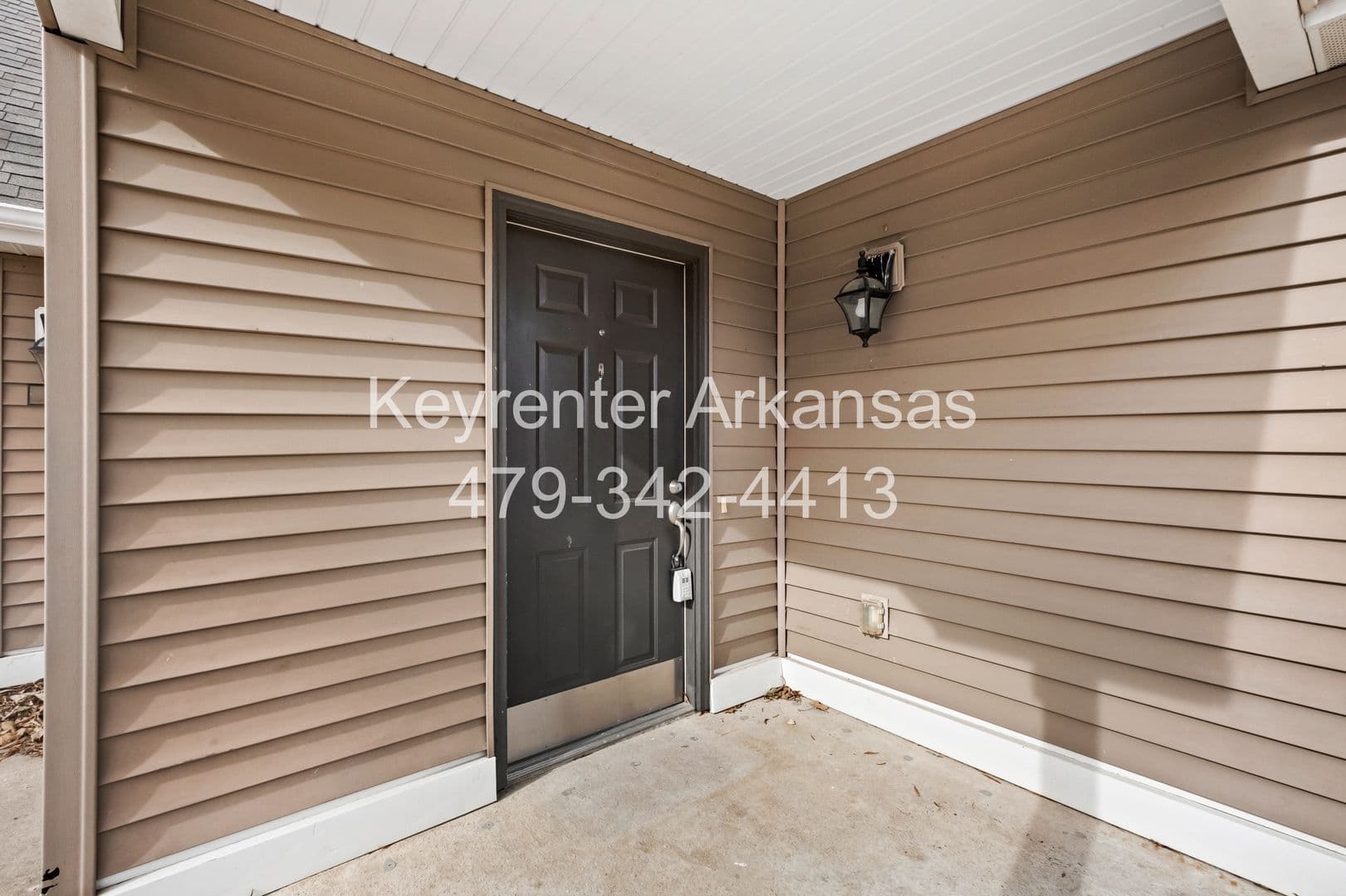 Fayetteville House: 1481 S Holland Dr