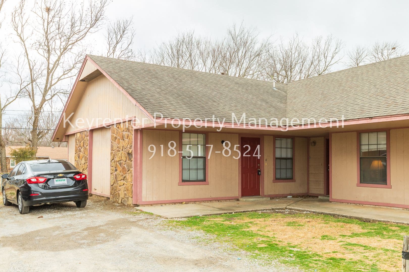 Claremore Apartment: 1421 W Lillian St
