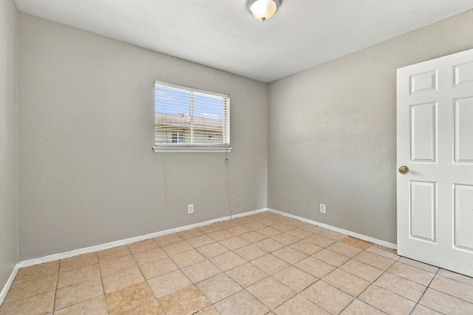Tulsa House: 1072B N Irvington Ave