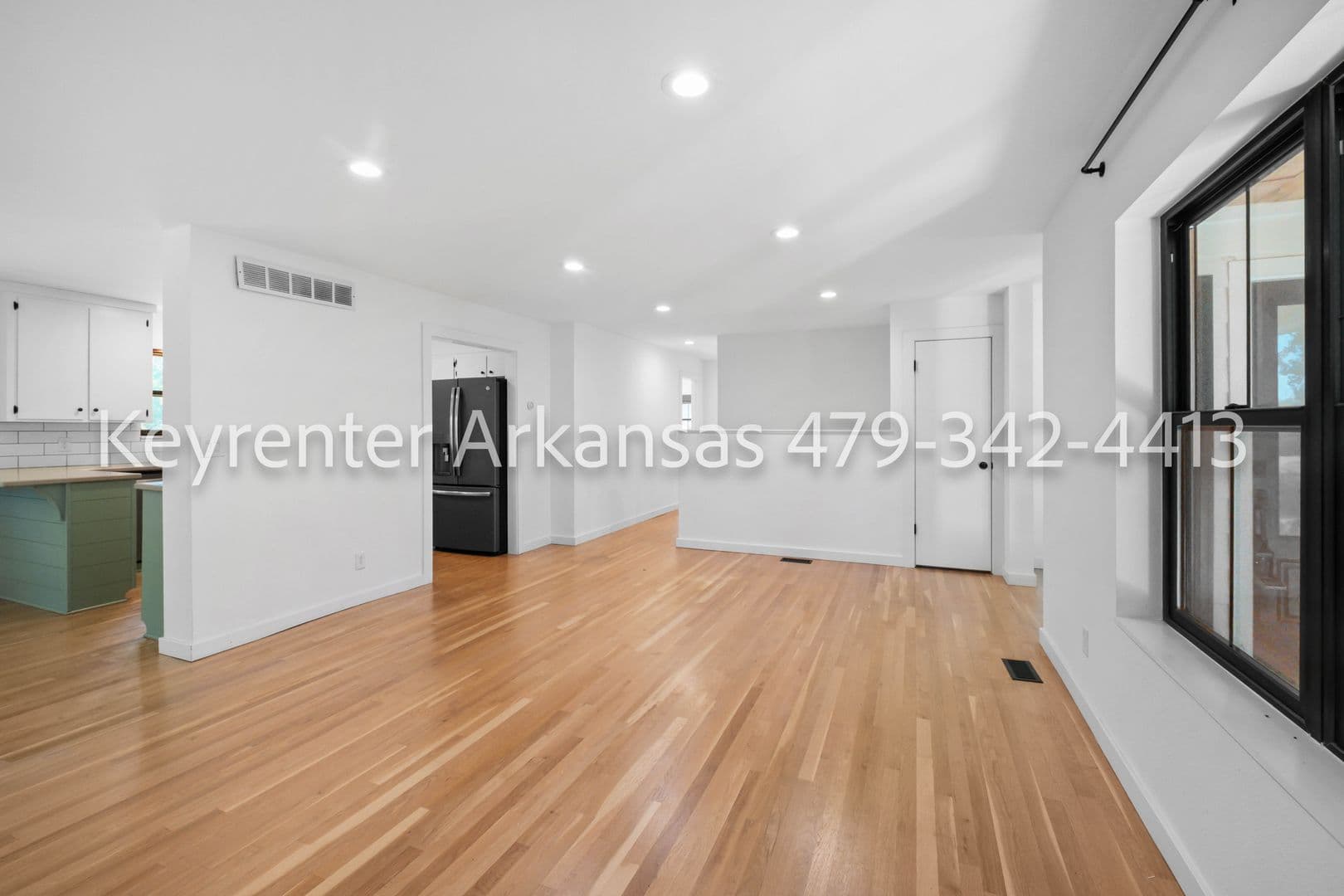 Fayetteville House: 4480 E Trough Spring Rd