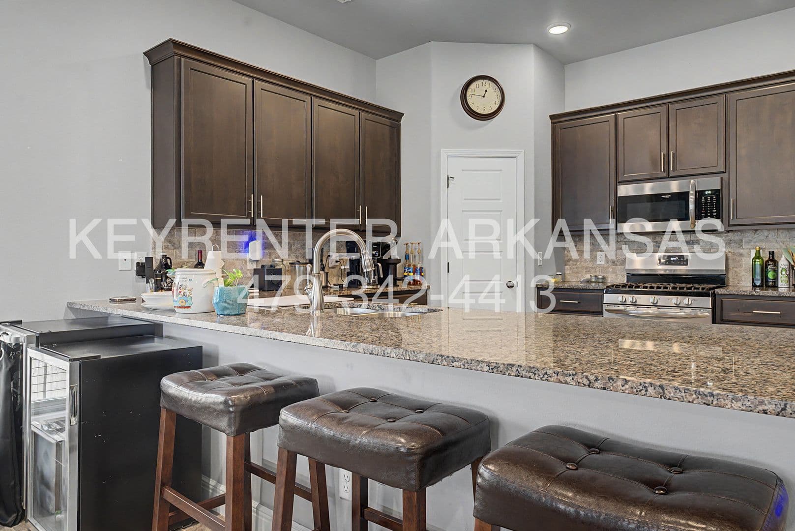 Bentonville House: 6009 NW Silas St