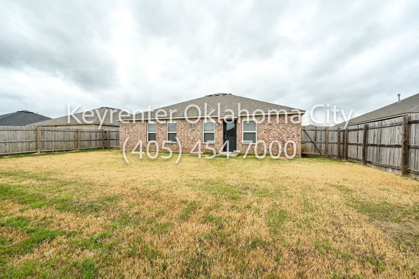 Newcastle House: 316 Karlee Ln