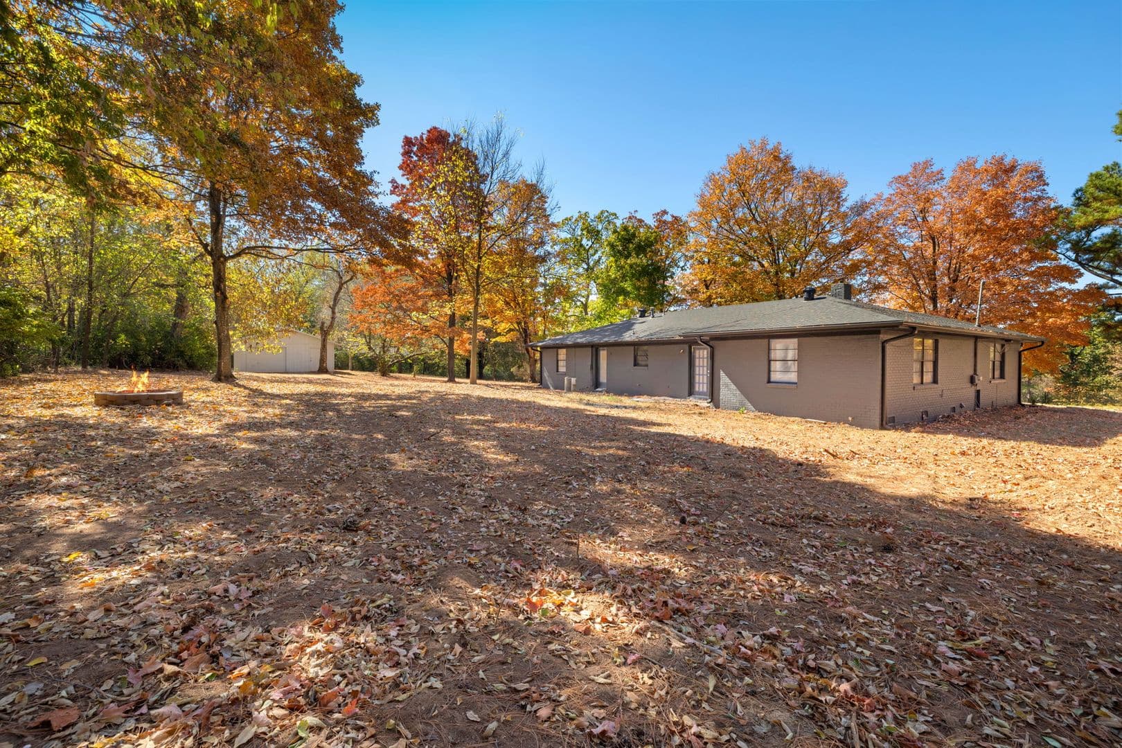 Fayetteville House: 2096 Box Ave