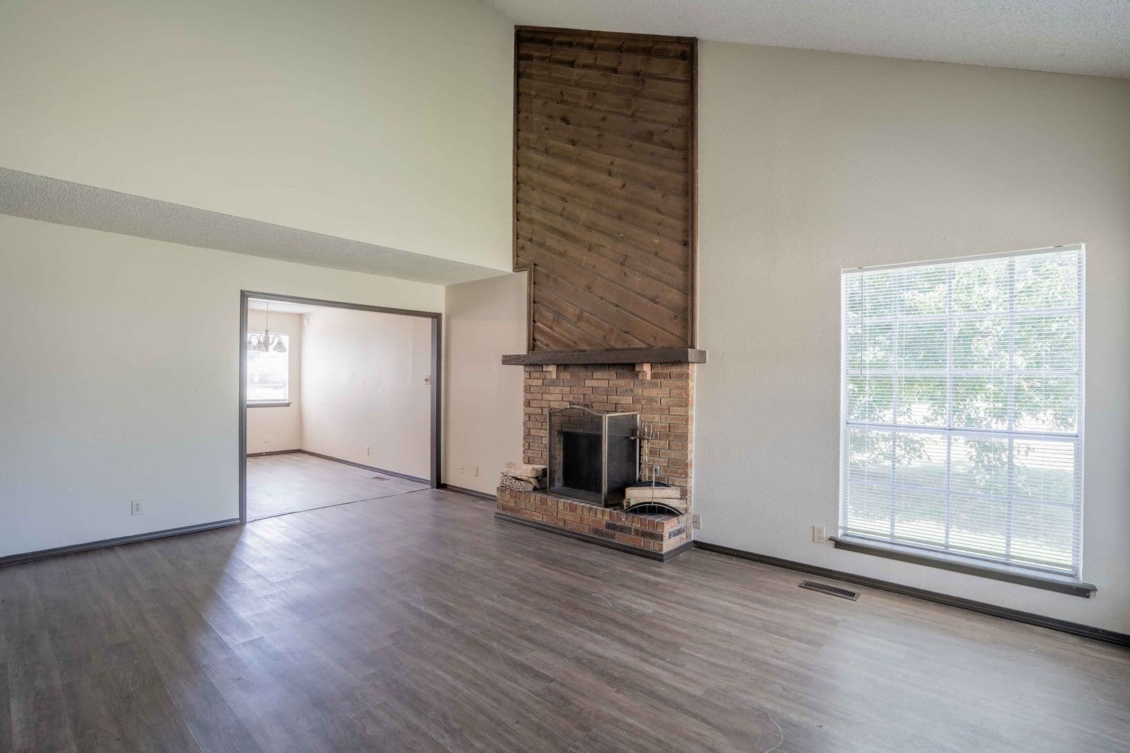 Broken Arrow Apartment: 2321 W Galveston St