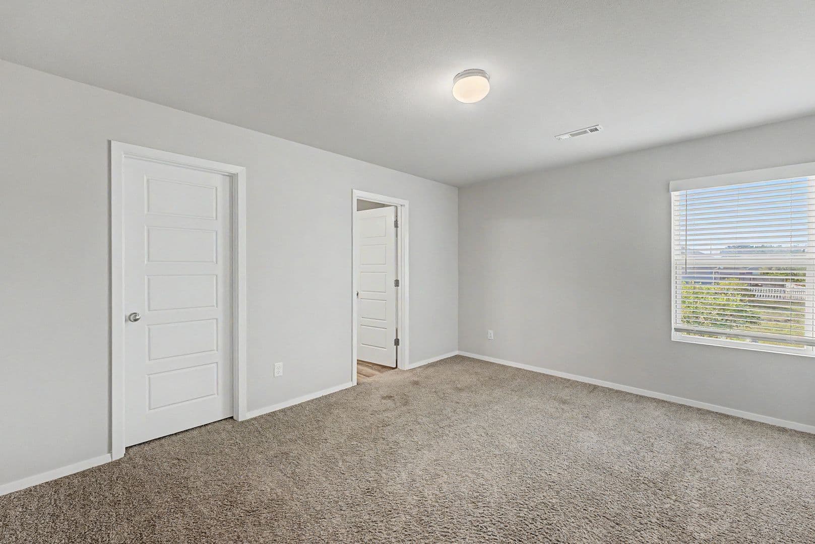 Fayetteville House: 1236 S Nighthawk