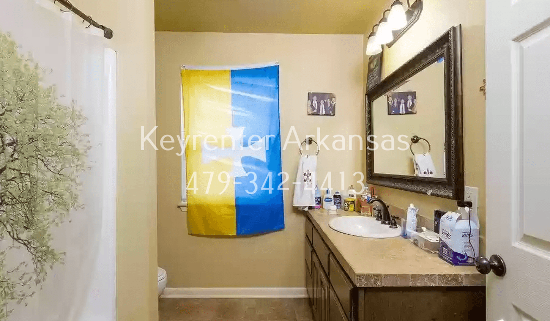 Fayetteville House: 1144 N Vista Pl