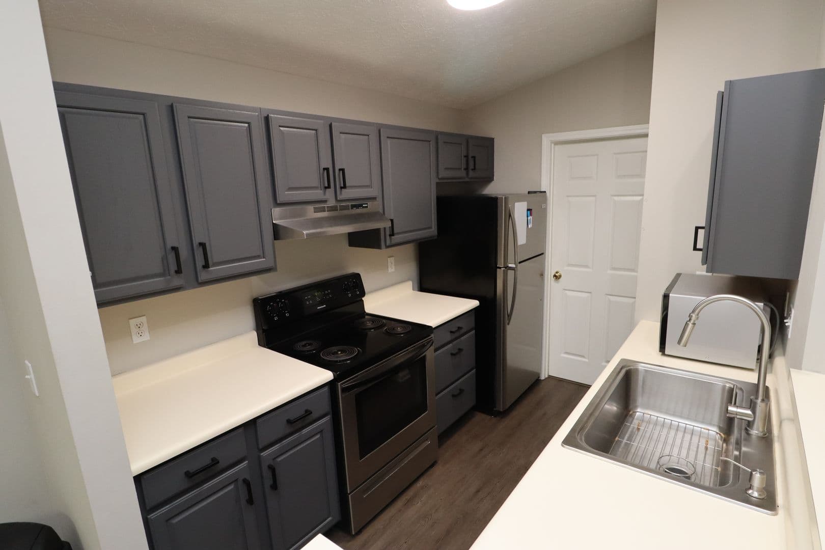 Indianapolis House: 8112 Glenwillow Ln Unit 205