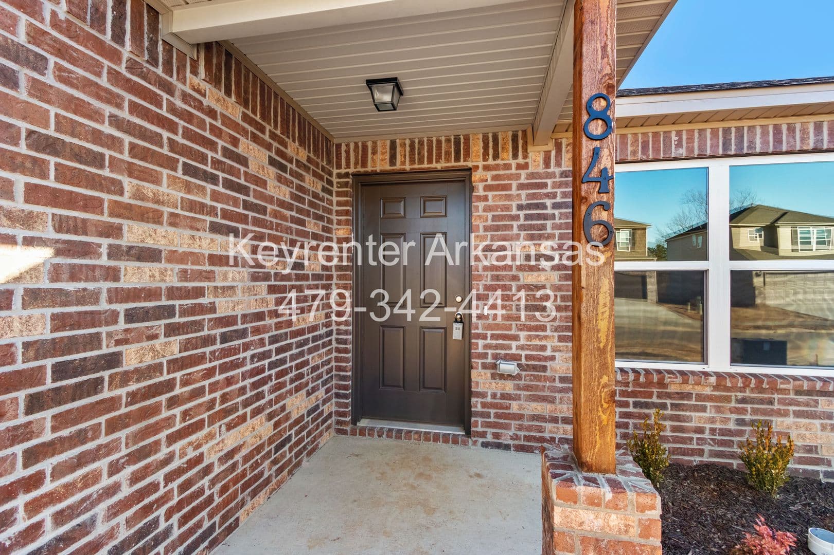 Fayetteville House: 846 E Sparrow Way