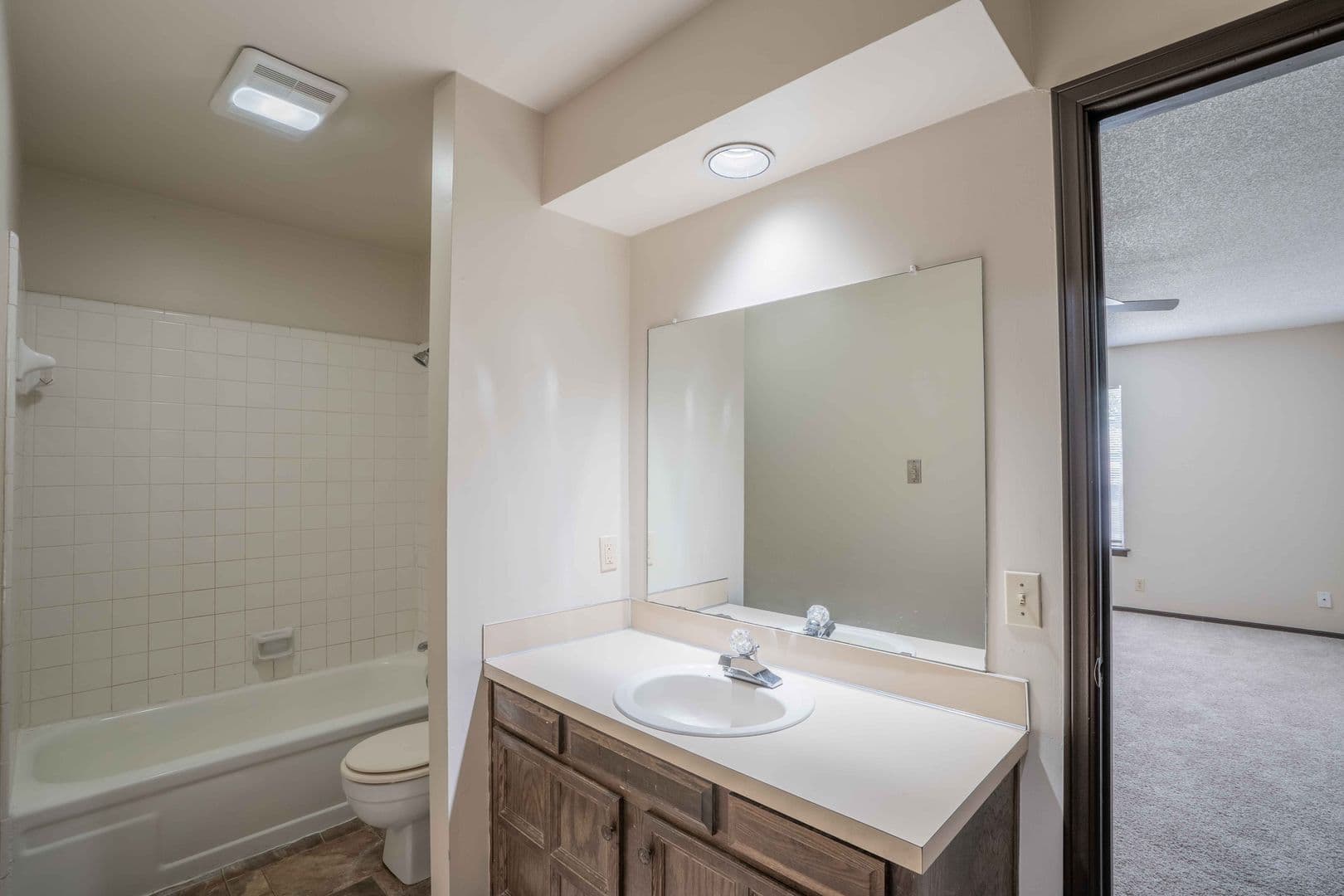 Broken Arrow Apartment: 2321 W Galveston St