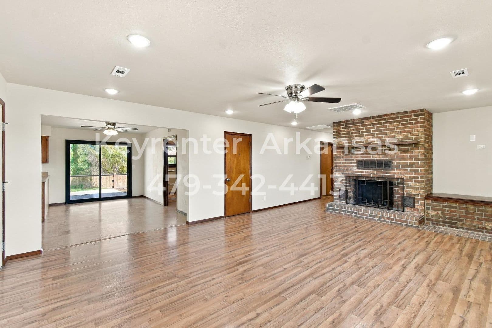 Bentonville House: 13917 Rolling Hills Rd