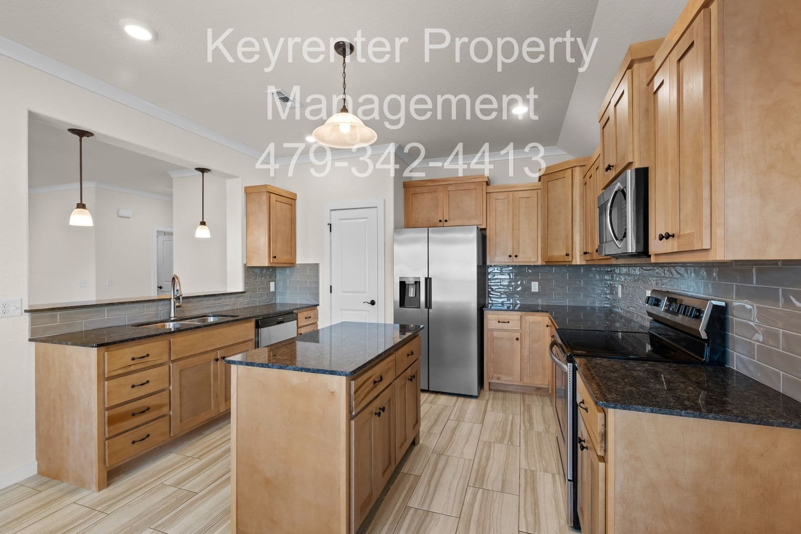 Fayetteville House: 4532 W Newton Ave