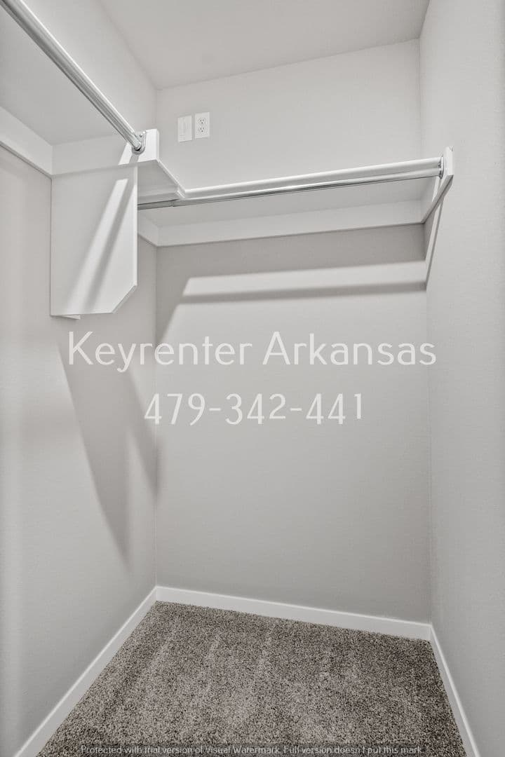 Fayetteville House: 2476 N Raven Ln