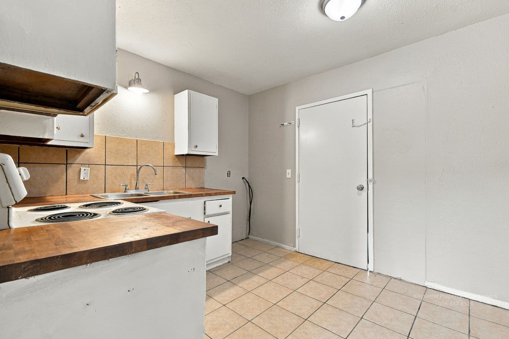 Tulsa House: 1072B N Irvington Ave