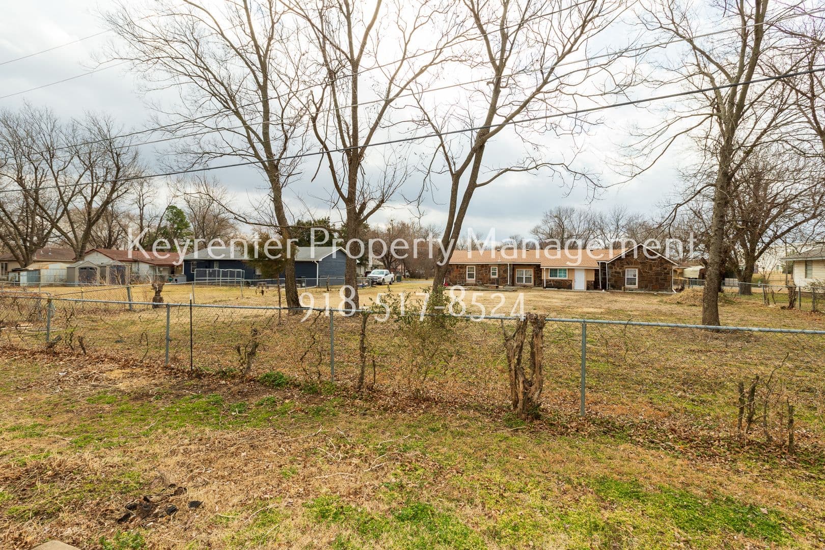 Claremore Apartment: 1421 W Lillian St