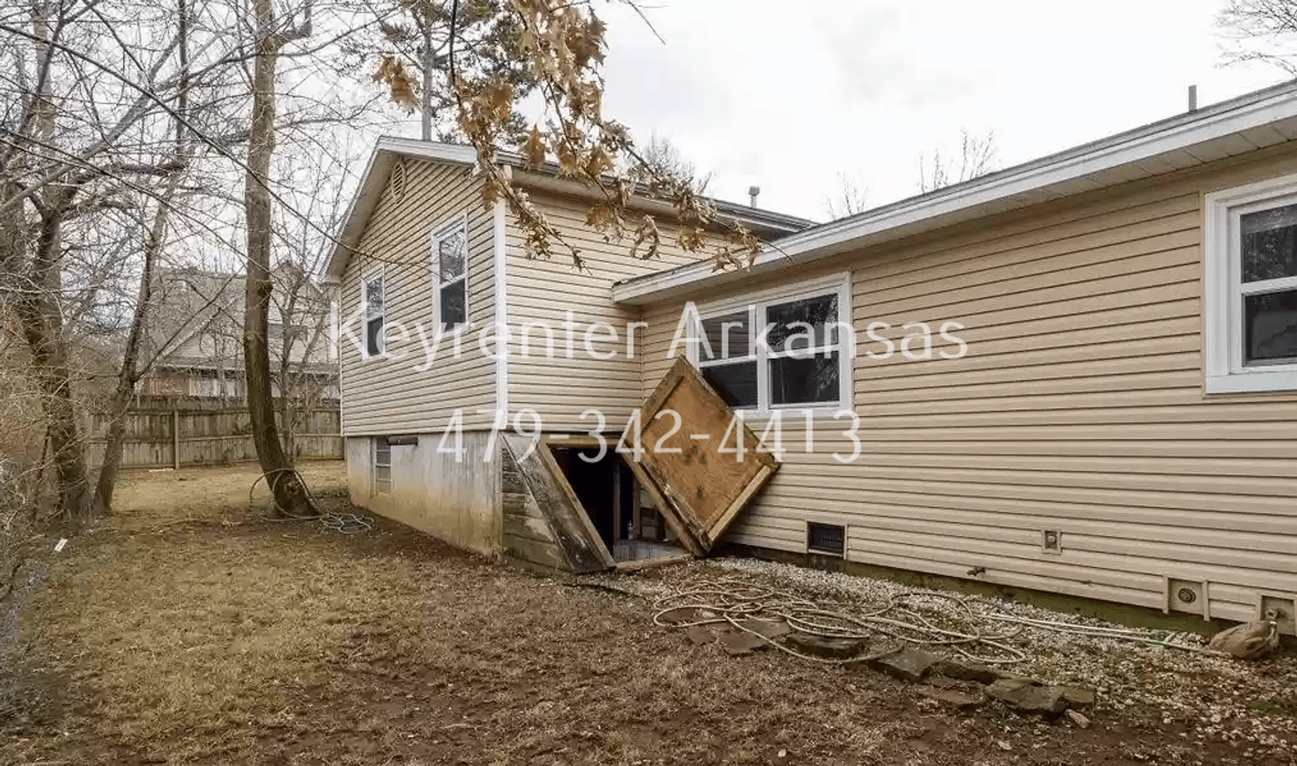 Fayetteville House: 1144 N Vista Pl