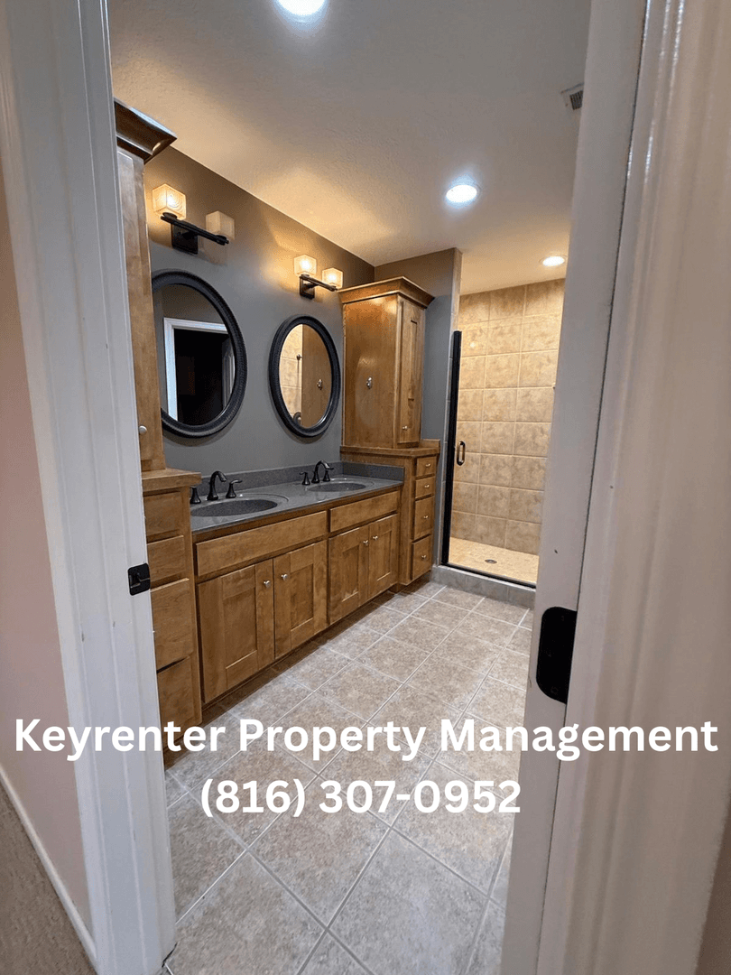 Kansas City House: 207 W 34th St