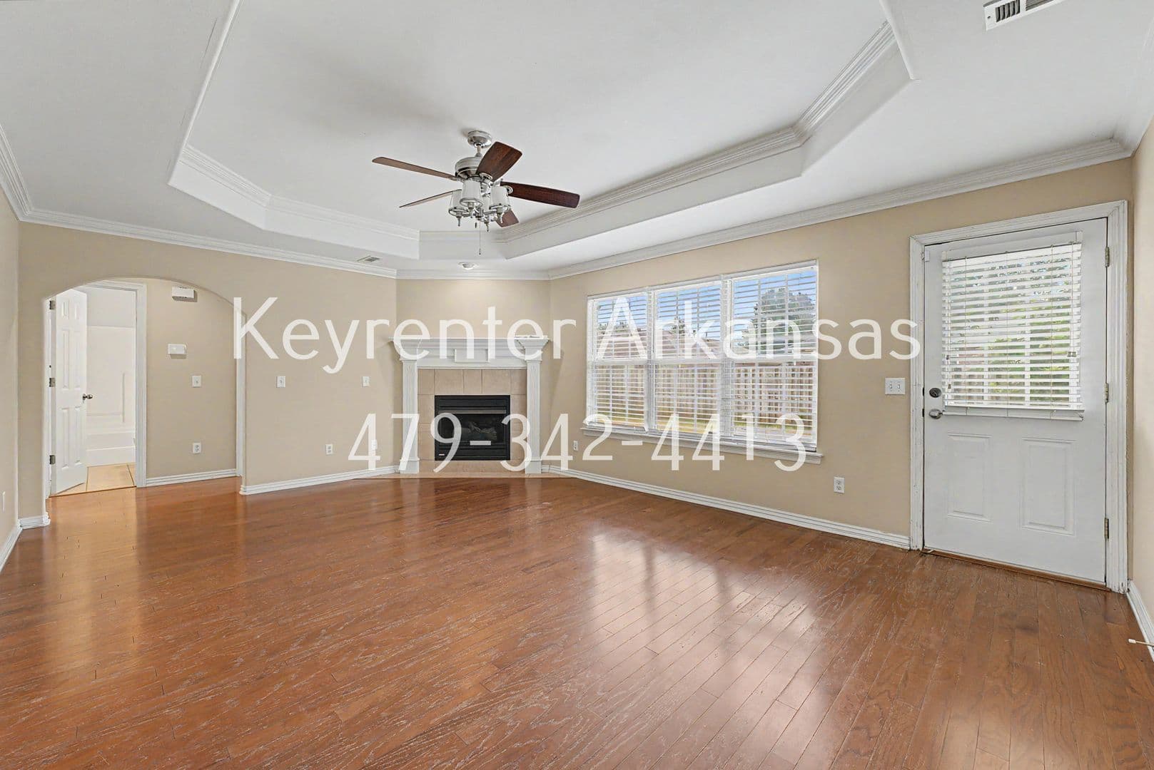 Bentonville House: 3801 SW Carriageway