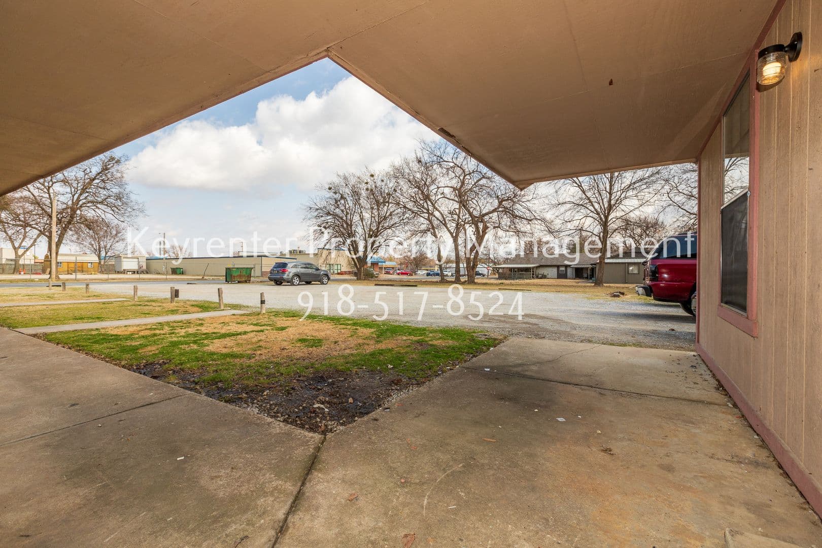 Claremore Apartment: 1421 W Lillian St
