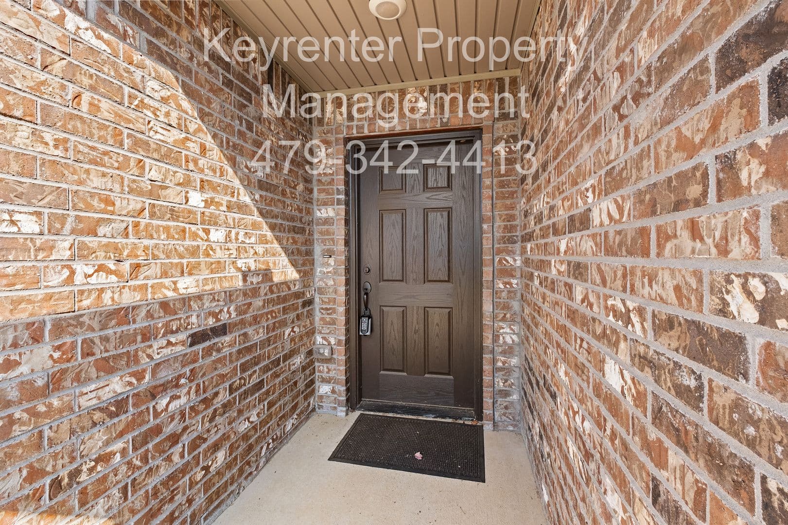 Fayetteville House: 4532 W Newton Ave