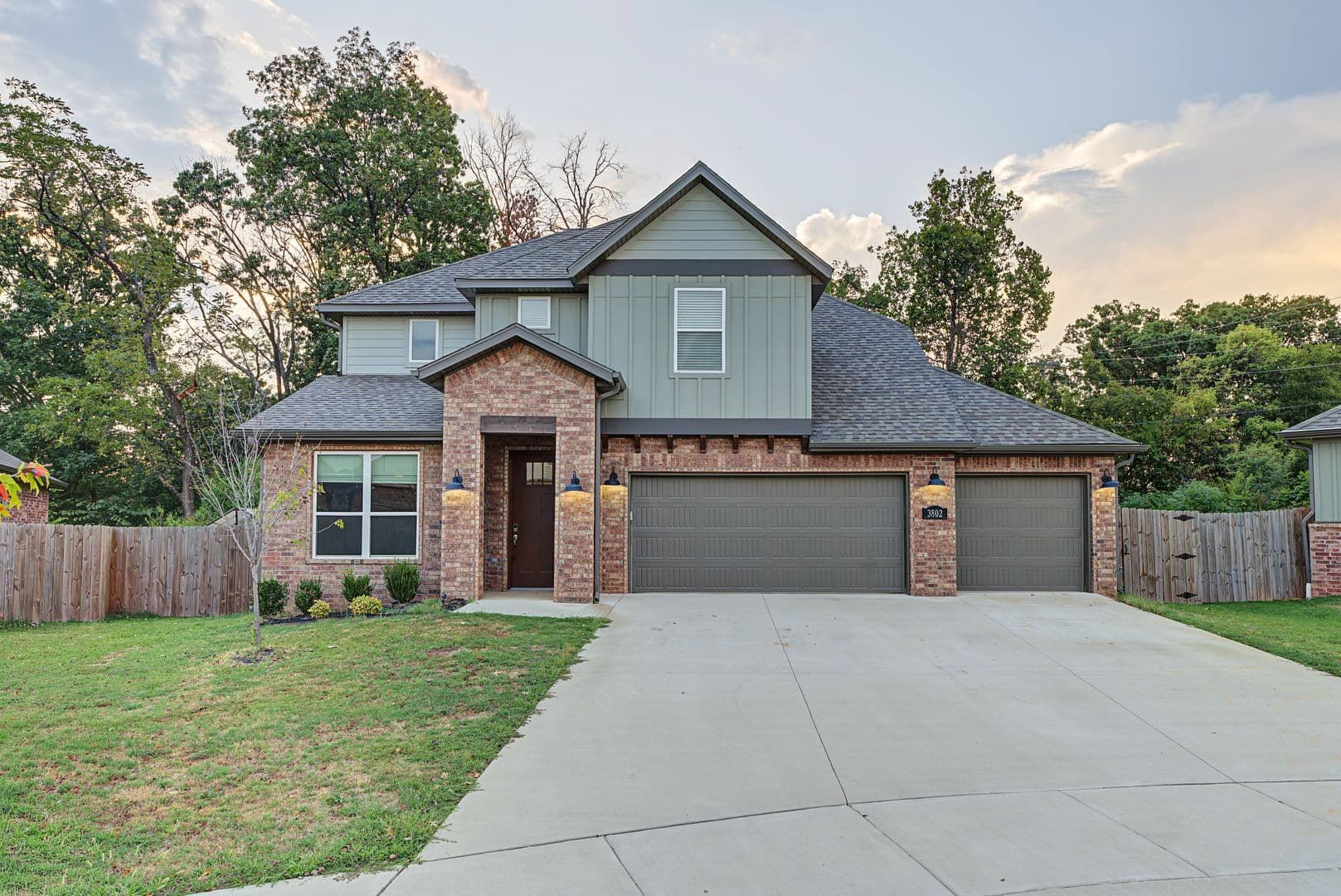 Bentonville House: 3802 SW Pinecrest Dr