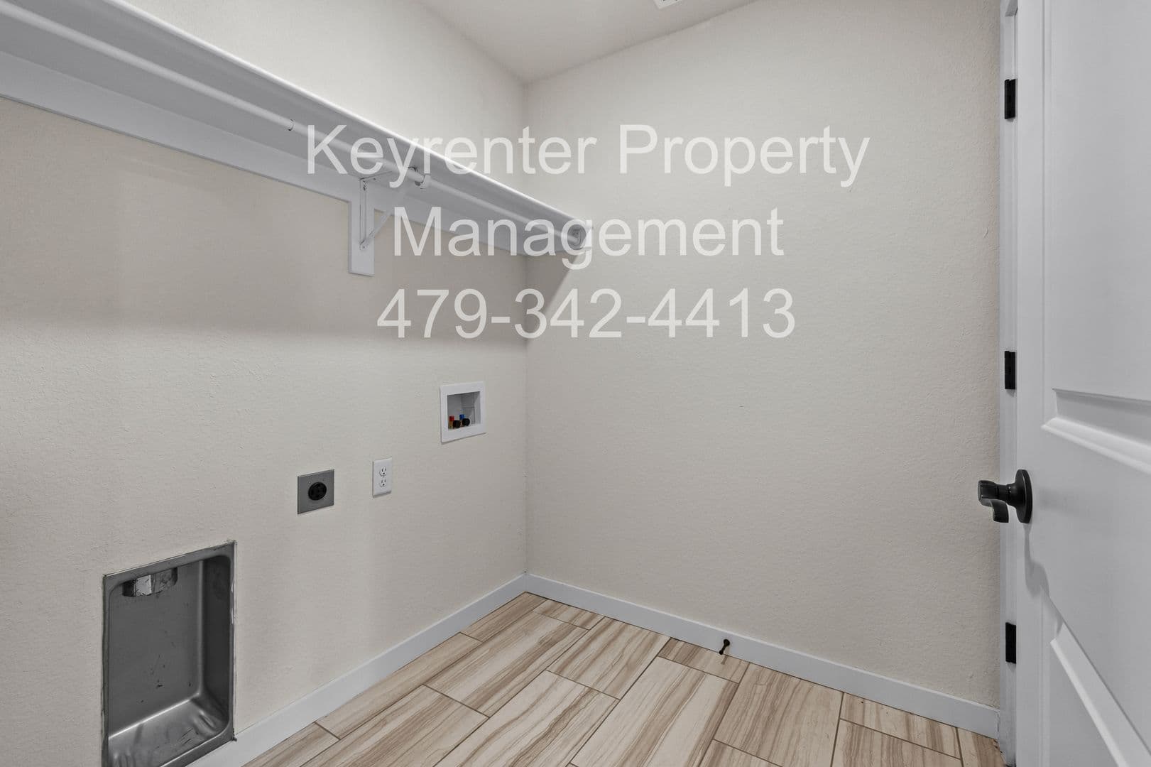 Fayetteville House: 4532 W Newton Ave