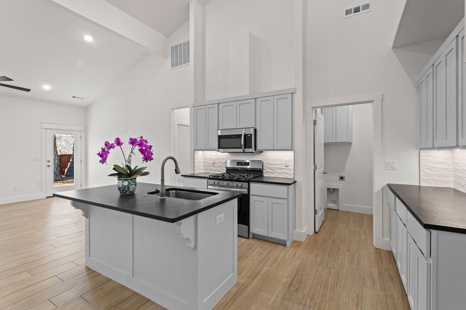 Centerton Townhome: 721 Sun Meadows Loop